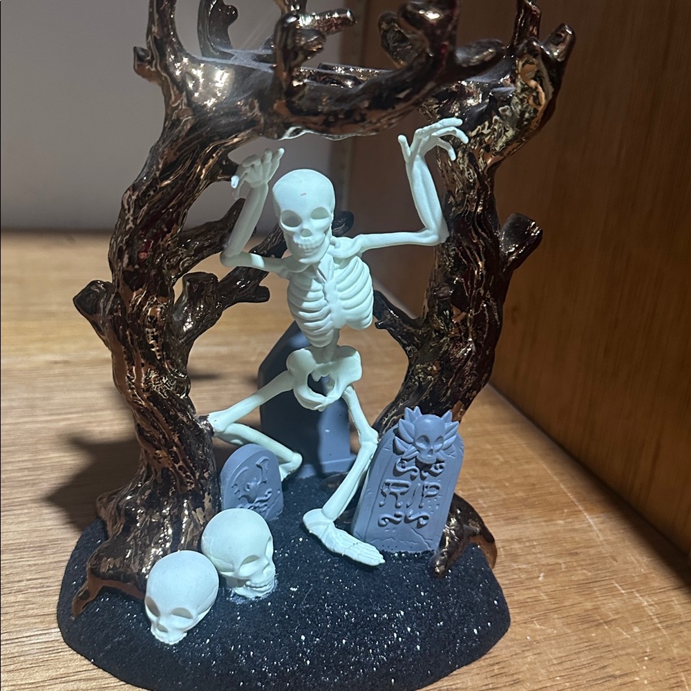 Bath & Body Works skeleton Halloween candle holder - Picture 3 of 5